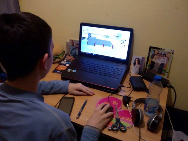 Дечак уметношћу лечи аутизам